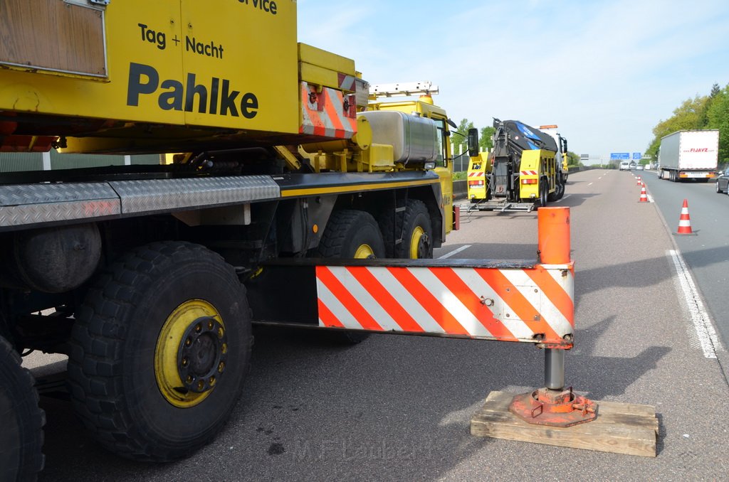 VU LKW umgestuerzt A 3 Rich Oberhausen Hoehe AS Koeln Koenigsforst P256.JPG - Miklos Laubert